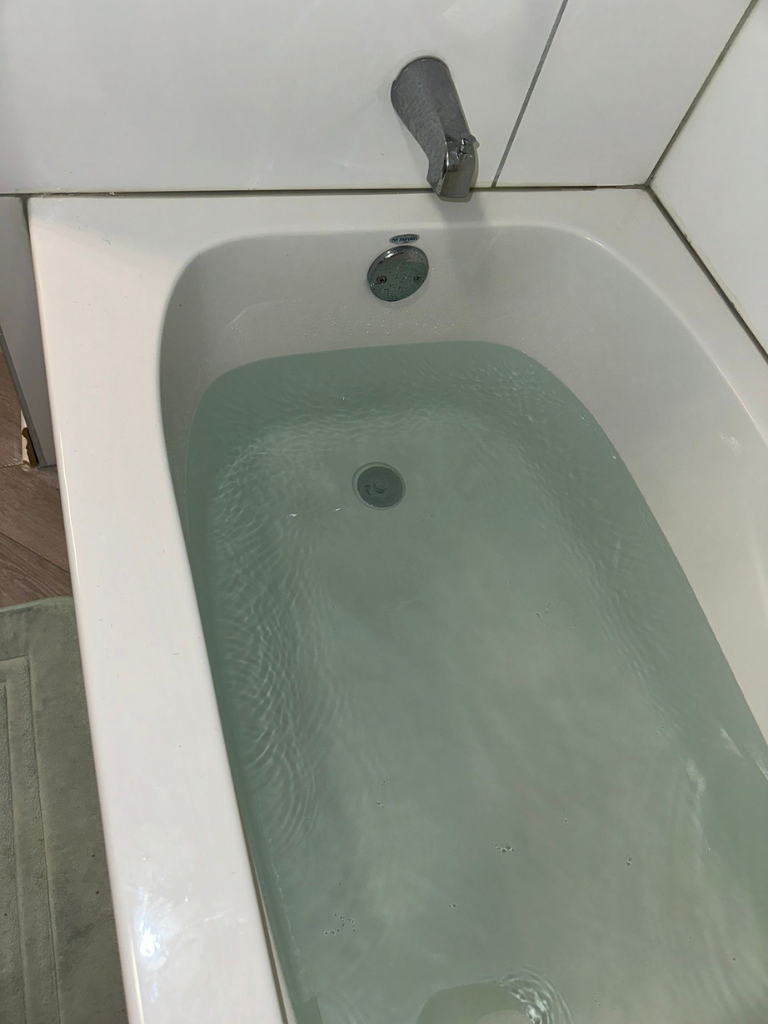 Bathtub Drain Snaking Plumbing Company in Saint-Laurent - Delta Plumbers