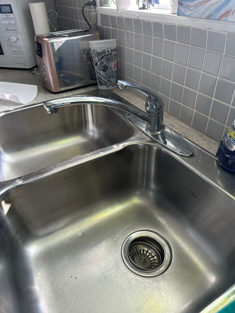 Kitchen Faucet Repair Service by Expert in Pointe-Claire - Delta Plumbers