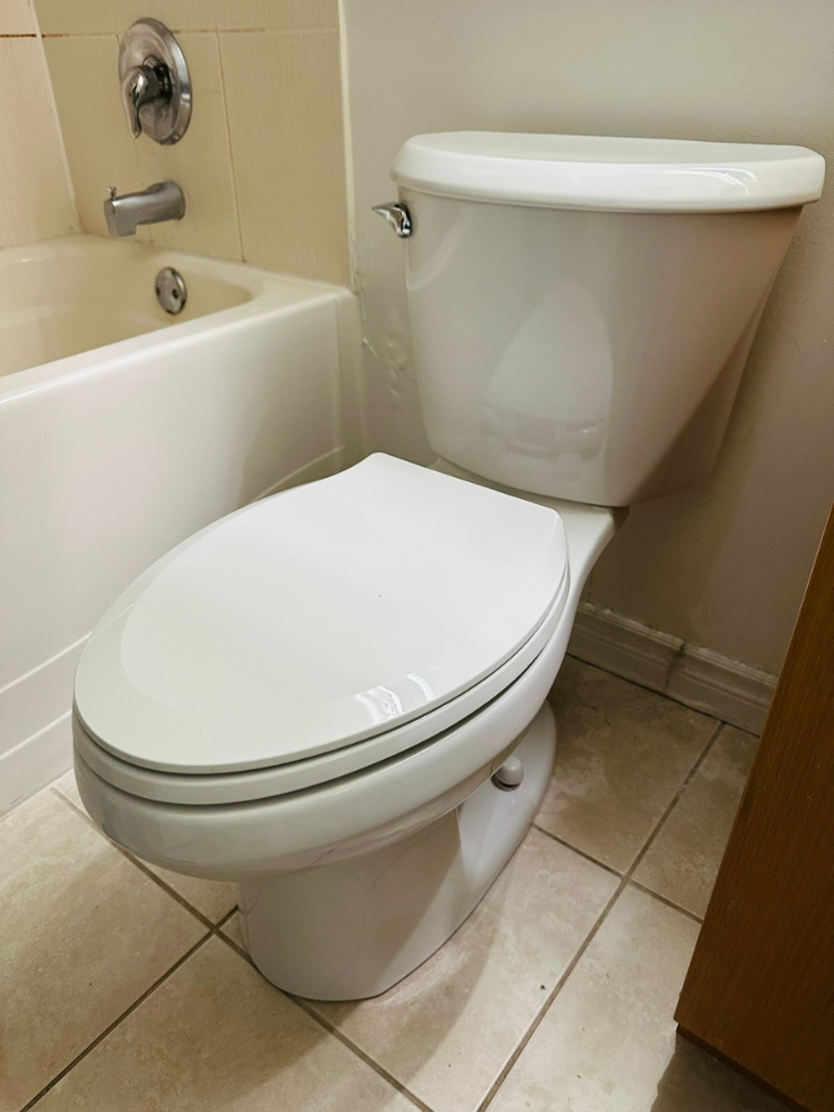 Toilet Installation Service in Longueuil - Delta Plumbers