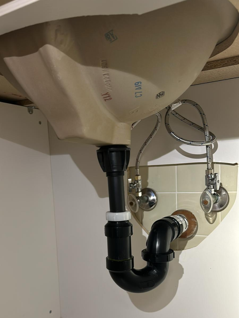 Toilet Sink Drain Installation Service in Saint-Laurent