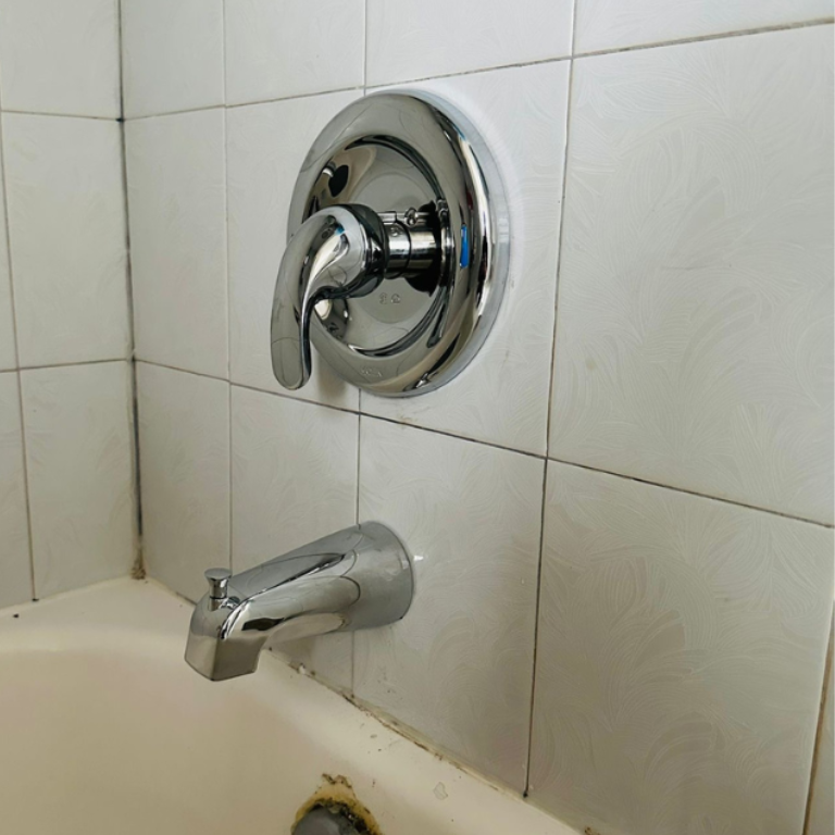 Slow taps, showers in Saint-Jean-sur-Richelieu - Delta Plumbers